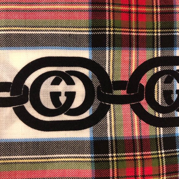 Gucci Interlocking GG Chain Tartan Scarf in White - Picture 3 of 5